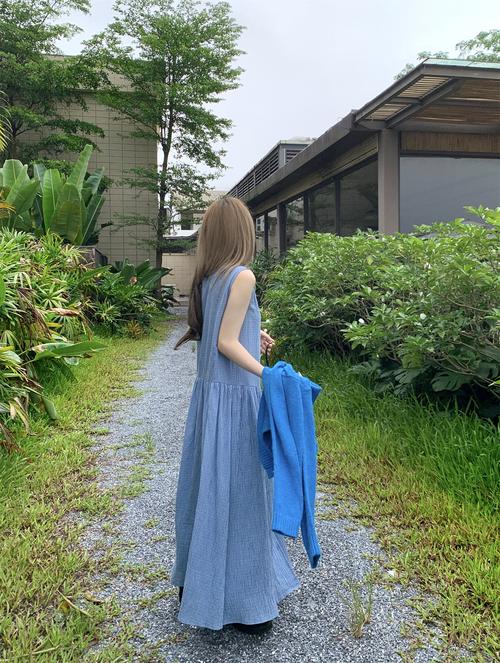 大码韩版蓝色格纹背心裙2024夏秋新款气质单排扣甜美无袖连衣裙